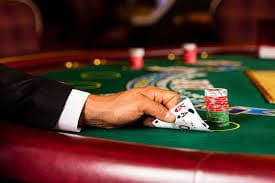 লাকি হুইলের বিভিন্ন সেগমেন্ট ও পুরস্কার দেখাচ্ছে